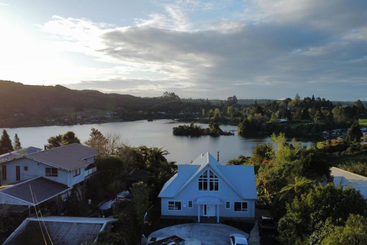 Okere Lakehouse Retreat Okere Falls Buitenkant foto